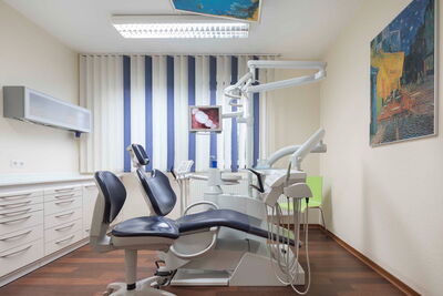 Behandlungszimmer_1 - Zahnarztpraxis Dr. Gordon Schroeder in Lengerich