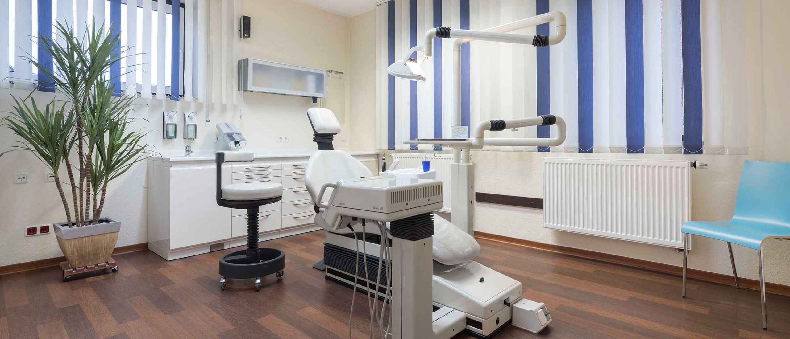 Behandlungszimmer_2 - Zahnarztpraxis Dr. Gordon Schroeder in Lengerich