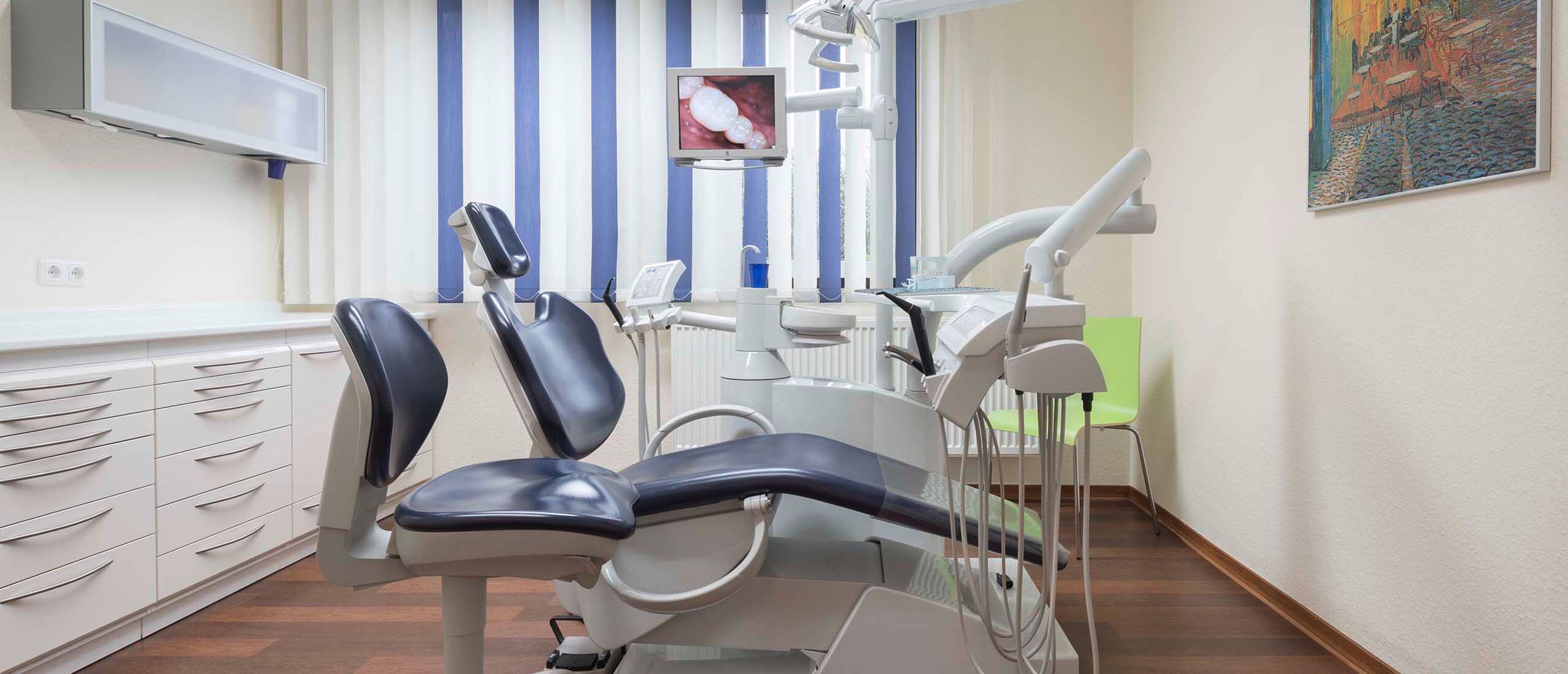 Behandlungszimmer_1 - Zahnarztpraxis Dr. Gordon Schroeder in Lengerich
